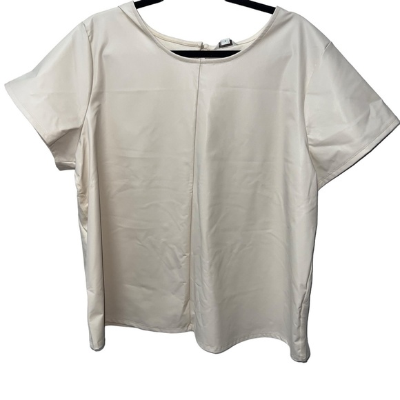 Faux Leather Crew Neck Plus Size Short Sleeve Top Size 18/20W - Picture 1 of 9